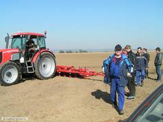 První instalace systému automatického řízení Trimble EZ-Pilot na traktor značky Zetor (15) (zobrazeno 123x)