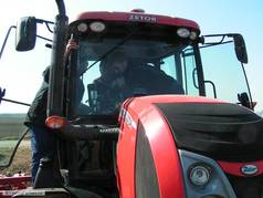 První instalace systému automatického řízení Trimble EZ-Pilot na traktor značky Zetor (19) (zobrazeno 105x)